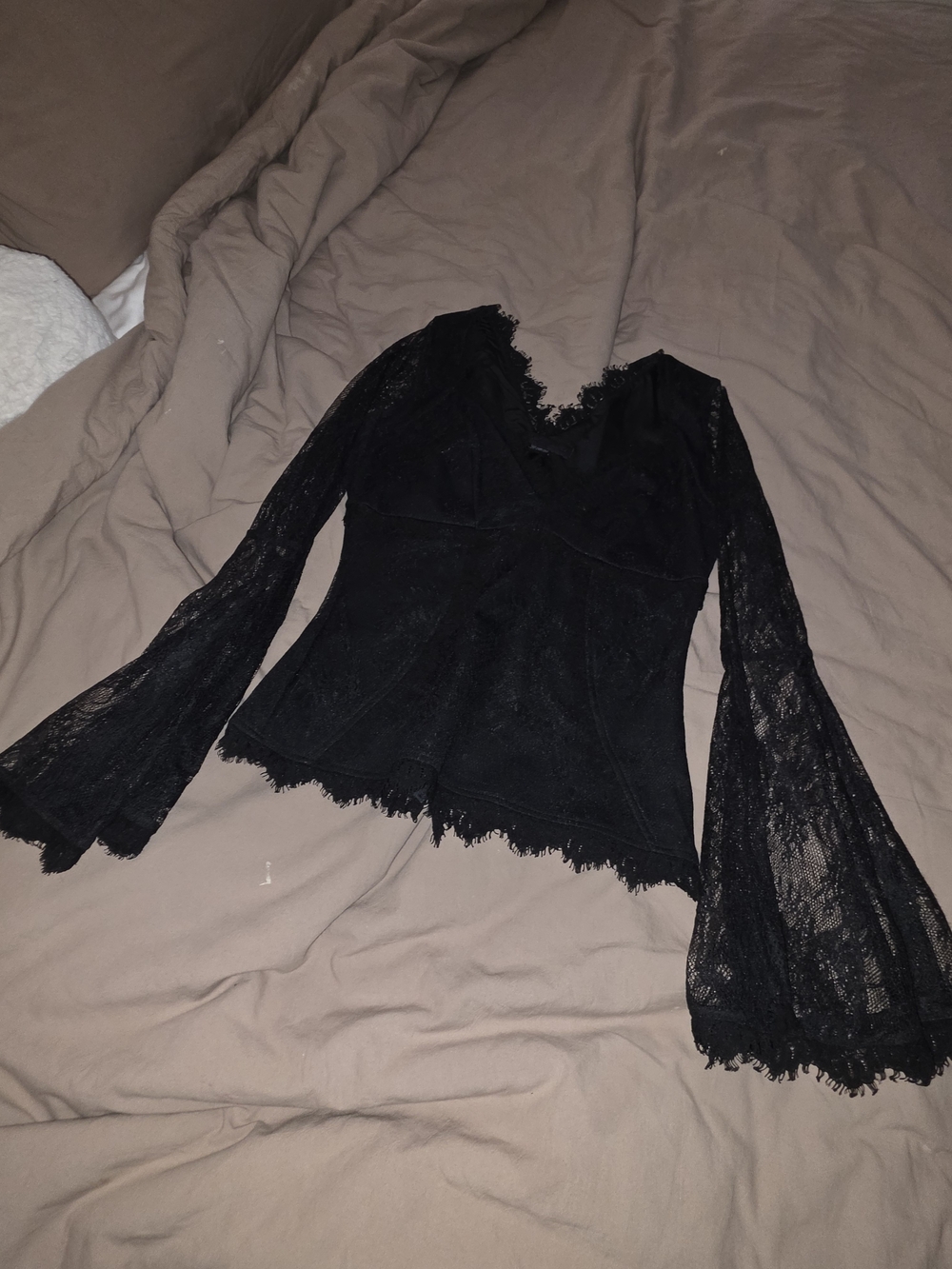 La Femme En Noir M La Sorcerie Lace Top - Picture 4 of 10